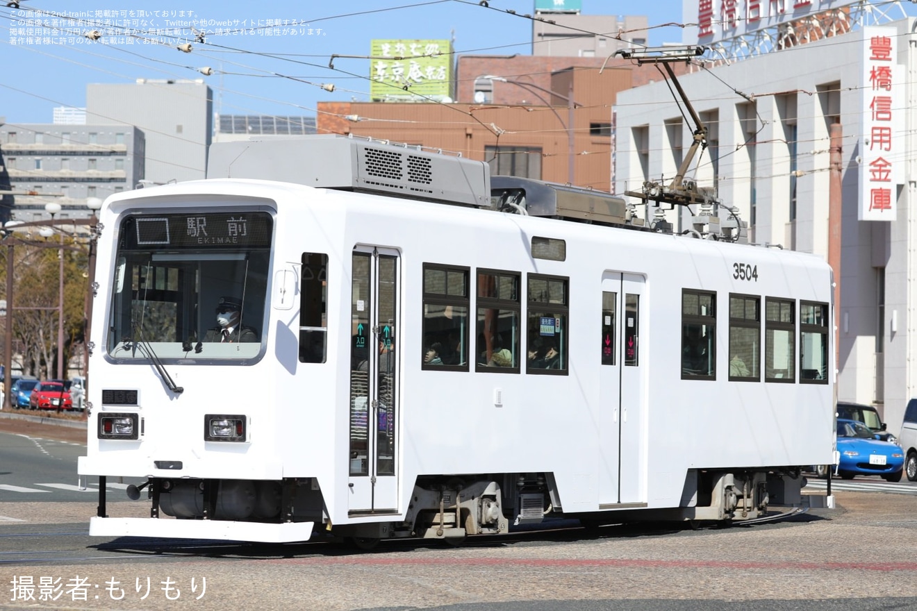【豊鉄】市内線3504号「special white 3504号」として運行の拡大写真