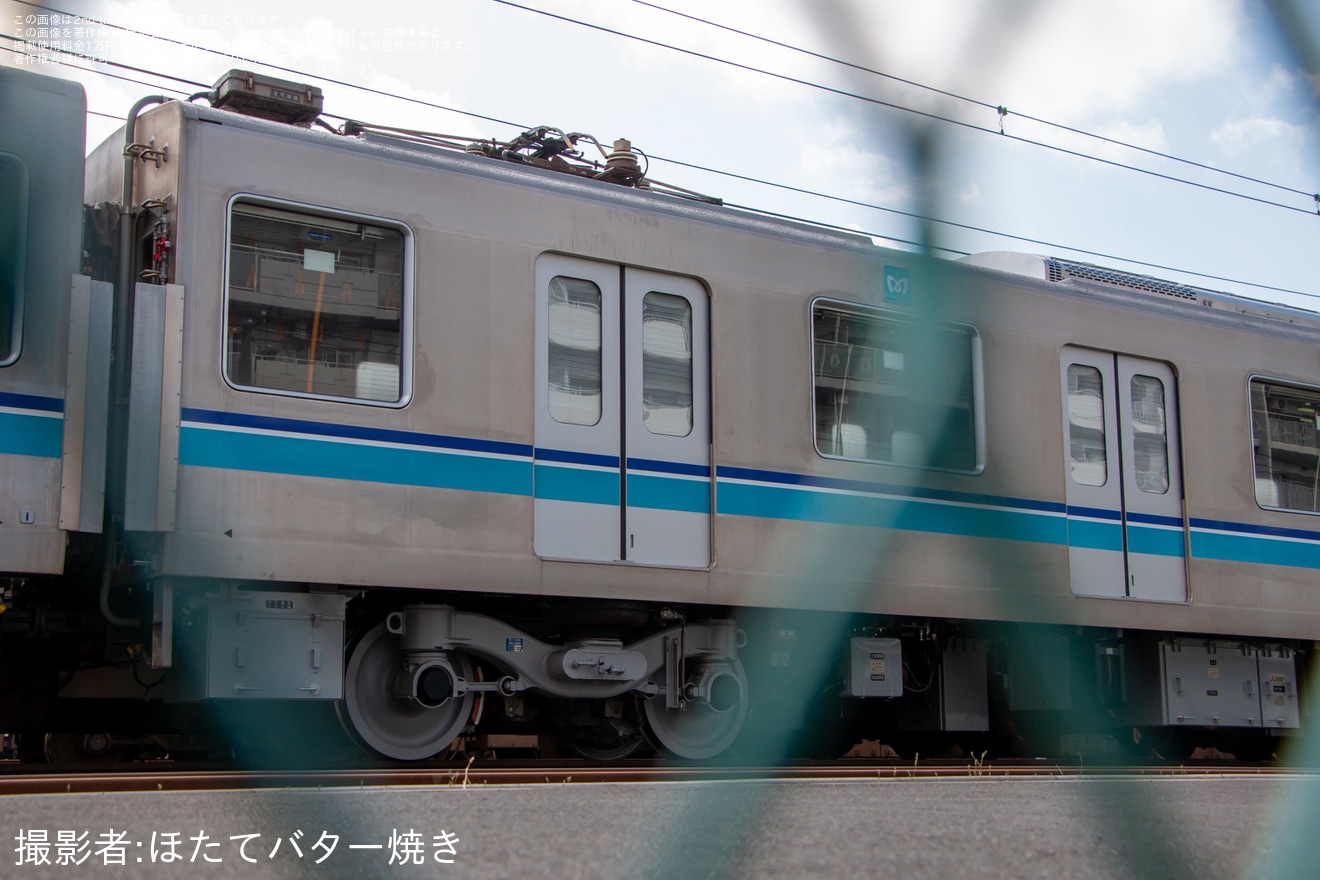 【メトロ】B修繕中の05系05-126Fのうち中野方5両が工場の外への拡大写真
