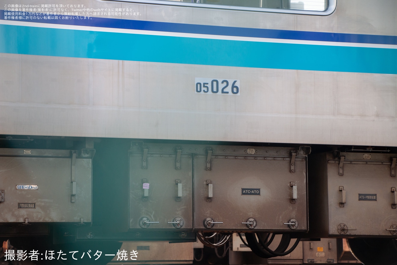 【メトロ】B修繕中の05系05-126Fのうち中野方5両が工場の外への拡大写真