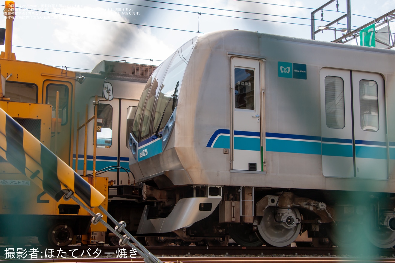 【メトロ】B修繕中の05系05-126Fのうち中野方5両が工場の外への拡大写真