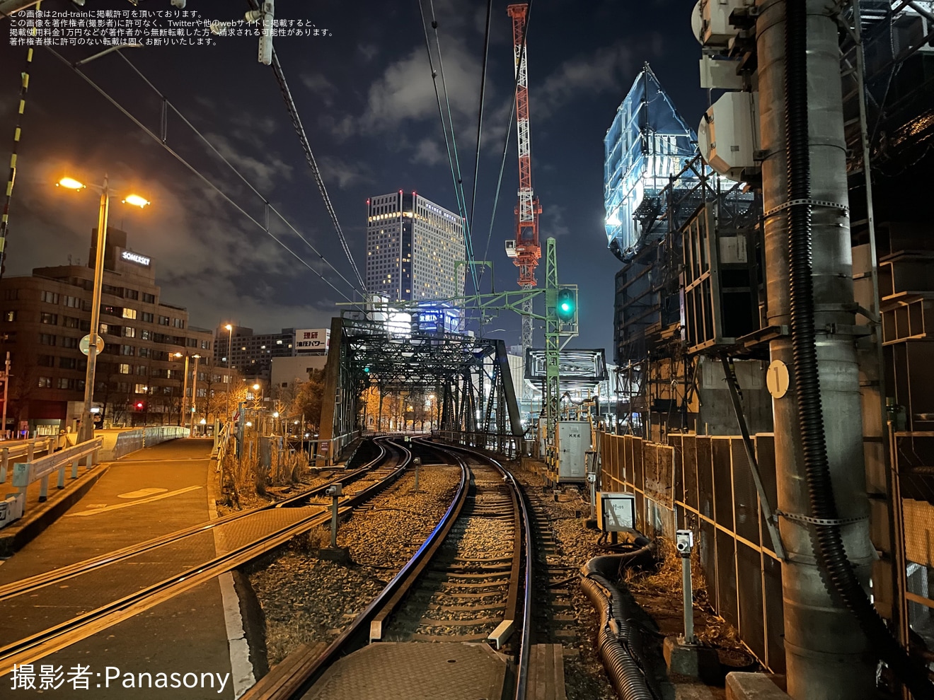 【京急】新しい八ツ山跨線々路橋の「送り出し」が実施の拡大写真