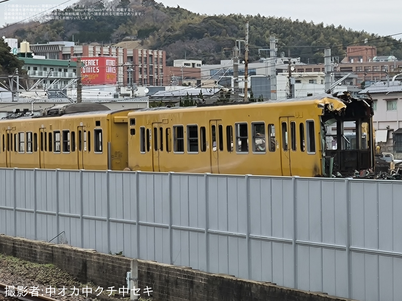 【JR西】113系B-10編成が下関総合車両所本所で解体中の拡大写真