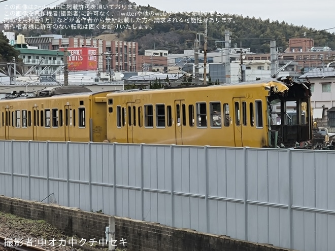【JR西】113系B-10編成が下関総合車両所本所で解体中を下関総合車両所本所付近で撮影した写真