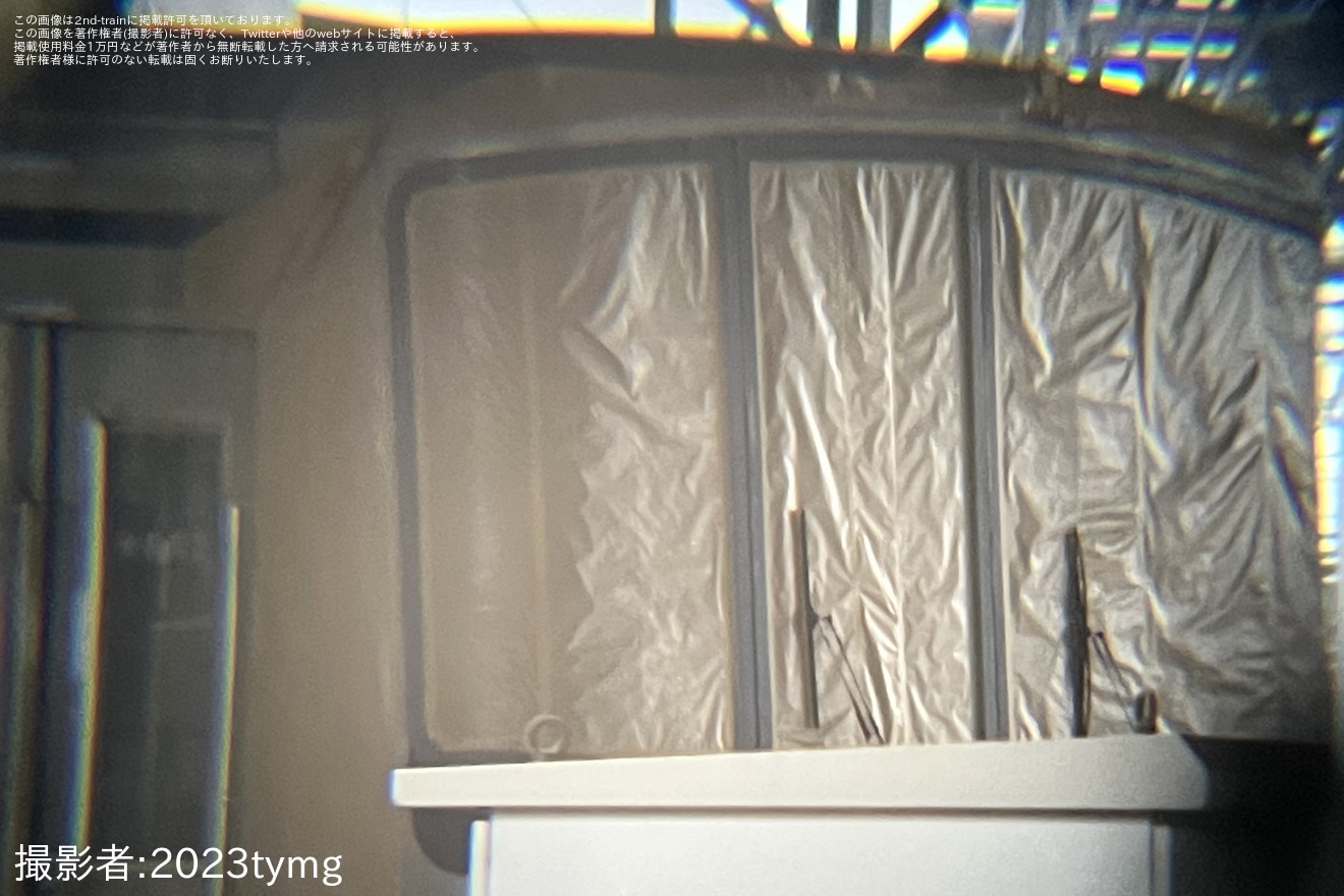 【東急】3000系3109Fの前面が養生され塗装変更実施寸前の状況にの拡大写真