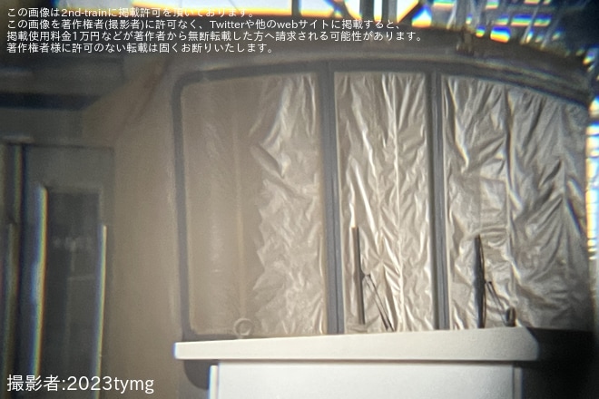 【東急】3000系3109Fの前面が養生され塗装変更実施寸前の状況にを不明で撮影した写真