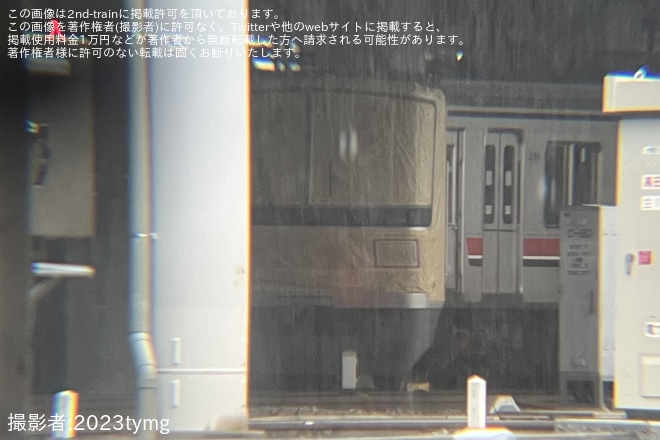 【東急】3000系3109Fの前面が養生され塗装変更実施寸前の状況にを不明で撮影した写真