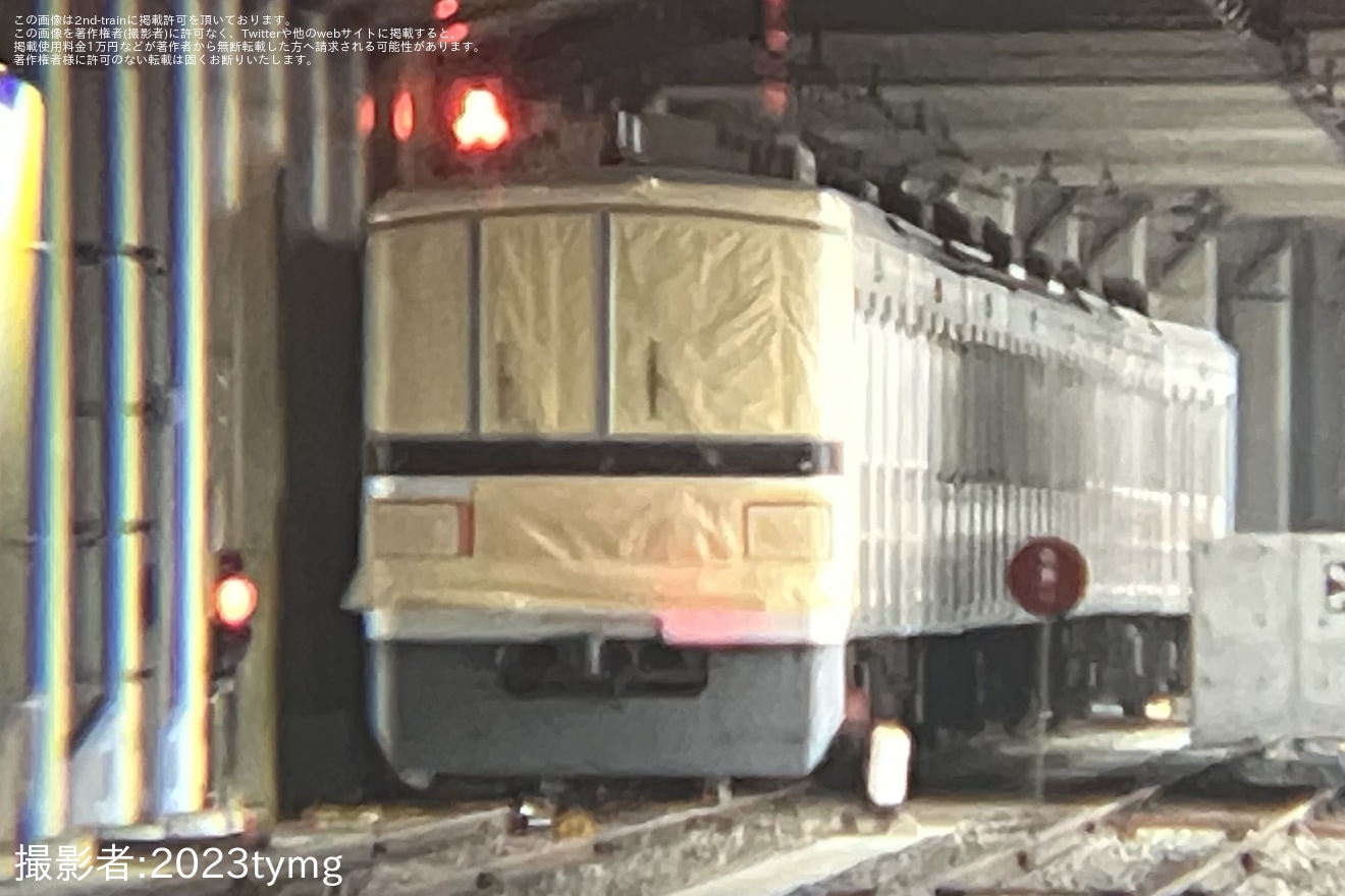 【東急】3000系3109Fの前面が養生され塗装変更実施寸前の状況にの拡大写真