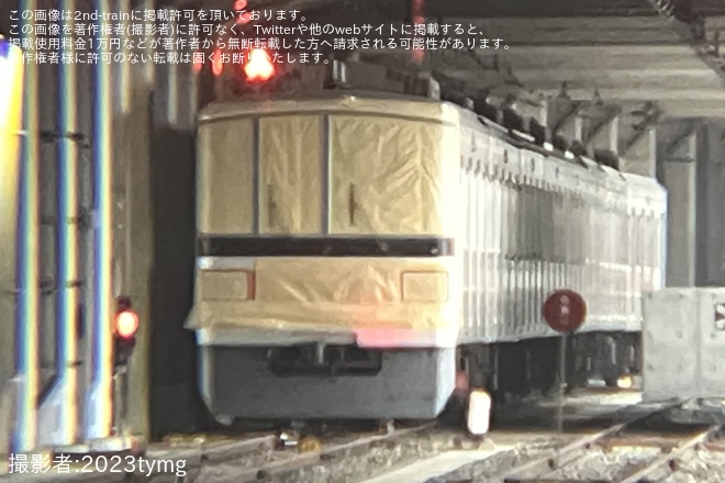 【東急】3000系3109Fの前面が養生され塗装変更実施寸前の状況にを不明で撮影した写真