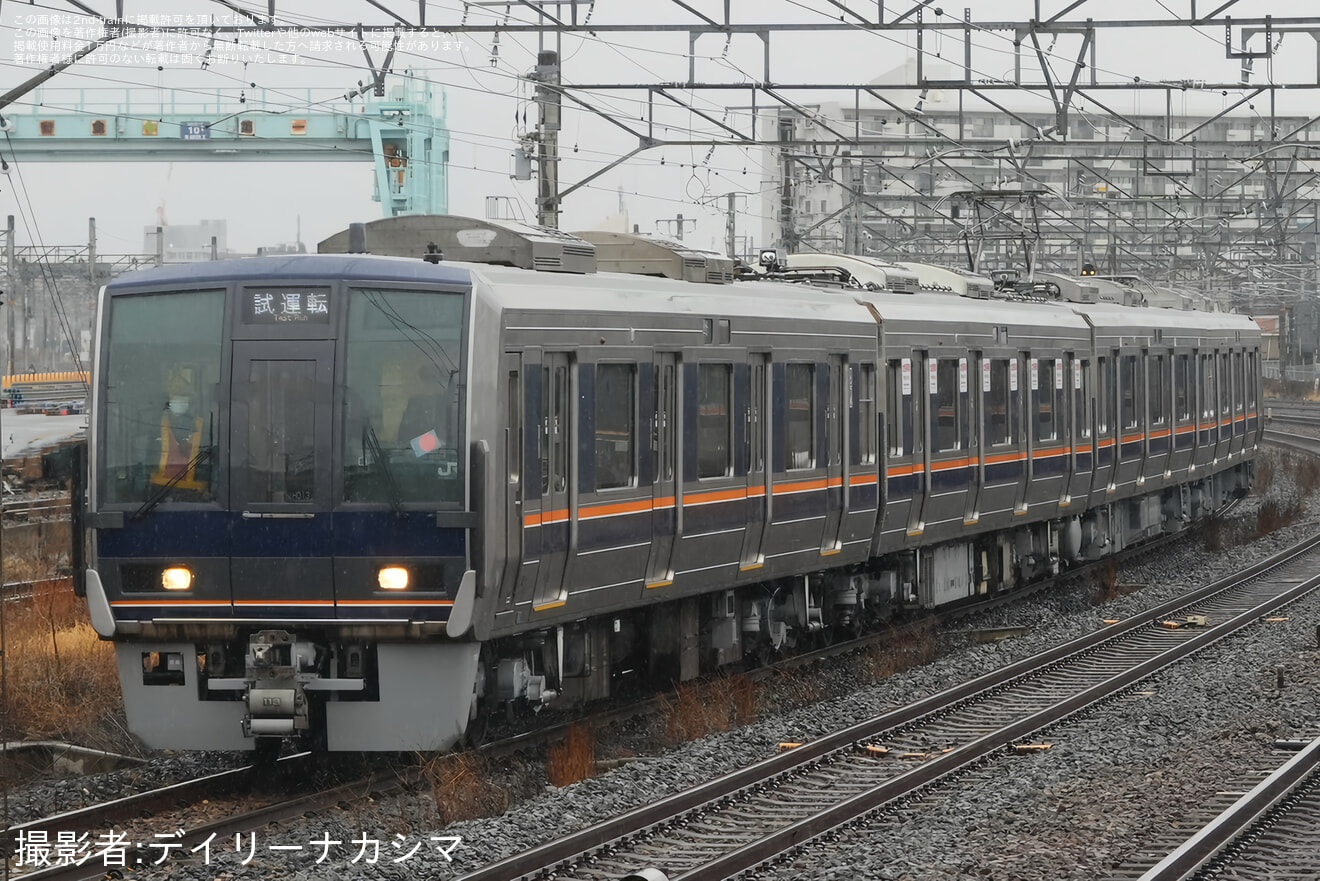 【JR西】207系H13編成体質改善工事を終えて吹田総合車両所本所出場試運転の拡大写真
