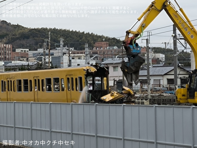 【JR西】113系B-10編成が下関総合車両所本所で解体中を下関総合車両所本所付近で撮影した写真