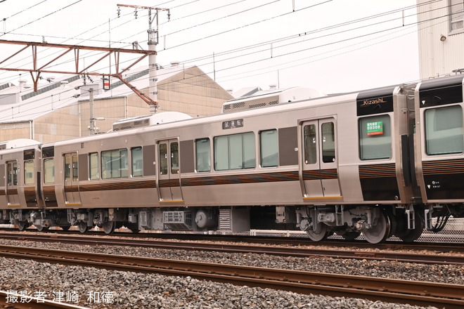【JR西】227系500番台H8編成、H7編成、V01編成(Urara、Kizashi)が公式試運転を徳庵～鴻池新田間で撮影した写真