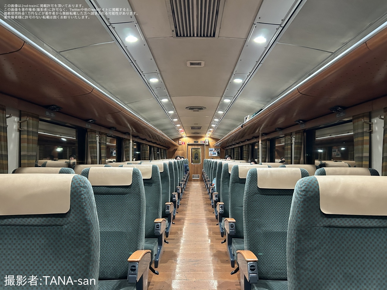 【JR九】キハ185系客室内照明がLED化の拡大写真