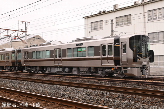 【JR西】227系500番台H8編成、H7編成、V01編成(Urara、Kizashi)が公式試運転を徳庵～鴻池新田間で撮影した写真
