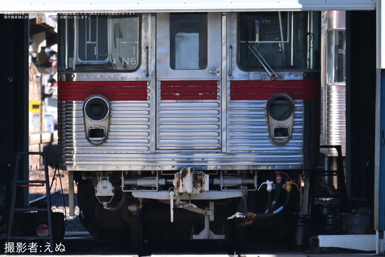 【長電】3500系(元営団地下鉄日比谷線3000系)N6編成内装の解体が開始の拡大写真