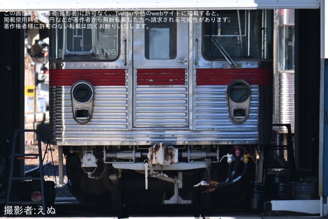 【長電】3500系(元営団地下鉄日比谷線3000系)N6編成内装の解体が開始を須坂駅付近で撮影した写真