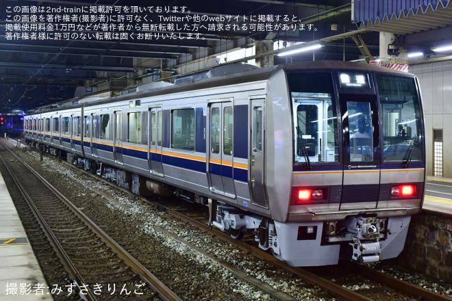 【JR西】207系S62編成網干総合車両所本所出場回送を土山駅で撮影した写真