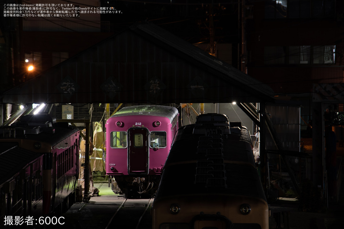 【小湊】キハ212がキハ6100形の復刻塗装とも思われる姿にの拡大写真