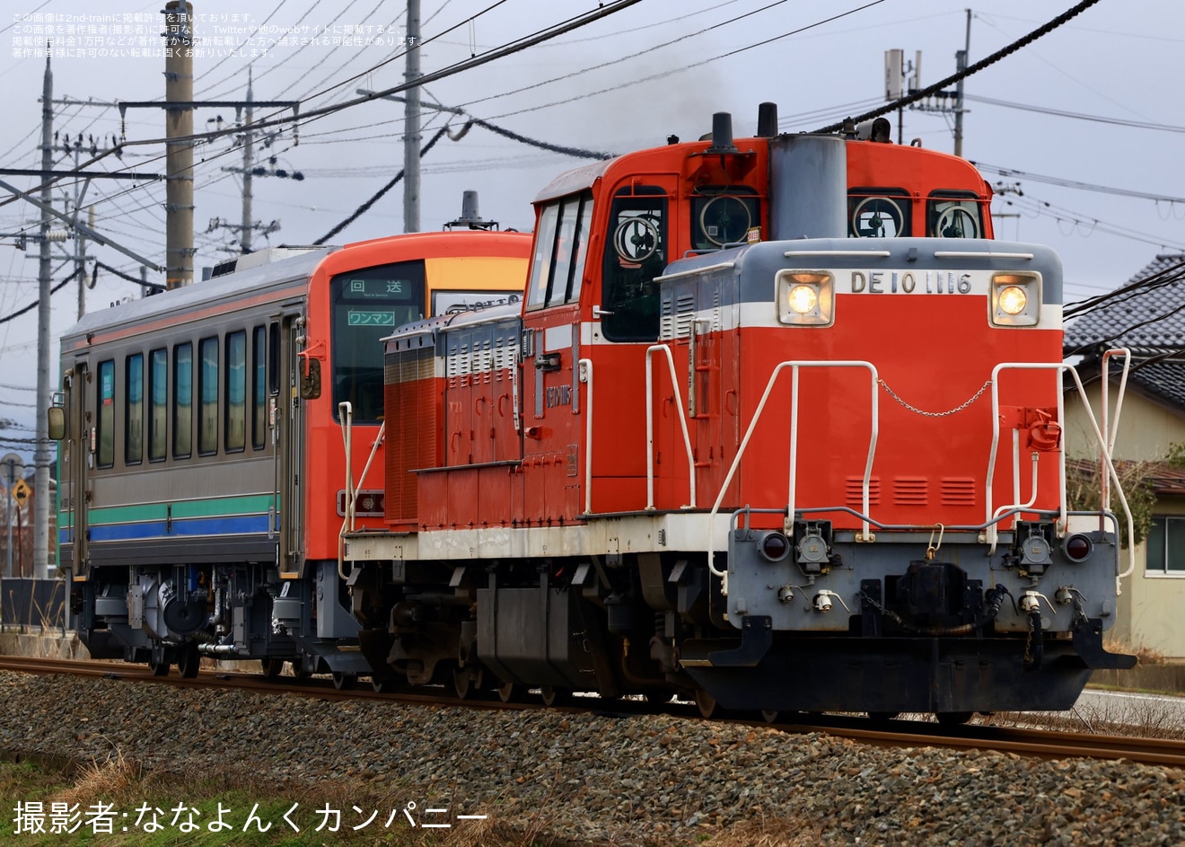 【JR西】キハ120-349が後藤総合車両所本所を出場し配給輸送の拡大写真