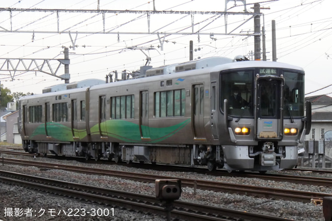 【あい鉄】521系AK07編成 吹田総合車両所本所出場試運転を山崎～島本間で撮影した写真