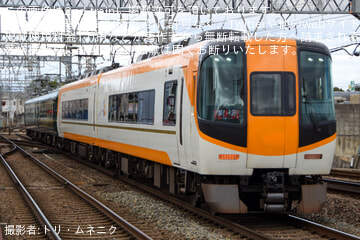 byトリ・ムネニク