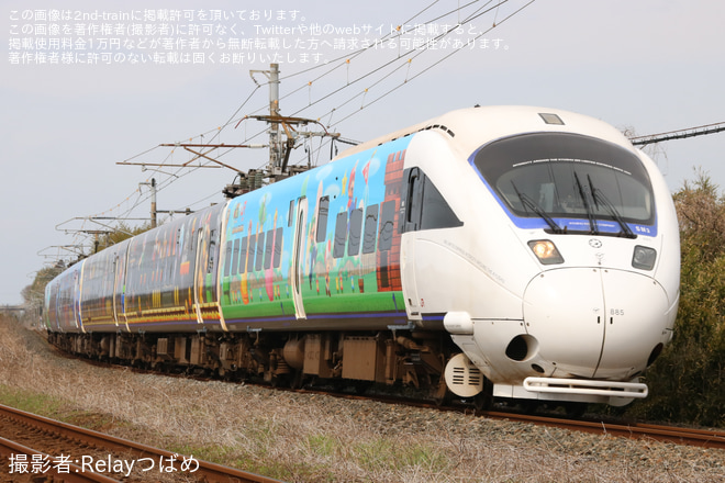 【JR九】885系SM3編成を使用した特急「スーパーマリオ号」が熊本へ臨時運行を長洲〜大野下で撮影した写真