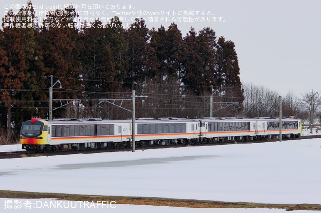 【JR東】「リゾートしらかみ『くまげら』編成」使用「青森のご当地パン列車」乗車ツアーが催行を 川部〜撫牛子間で撮影した写真