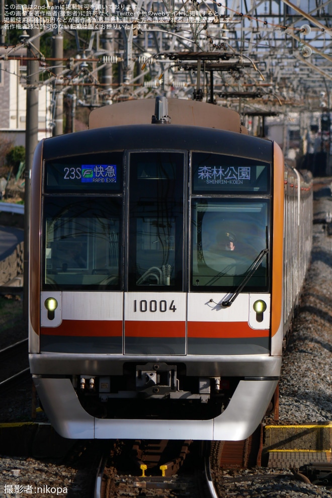 【メトロ】10000系10104Fの前面金色帯が無くなっていることが確認を不明で撮影した写真