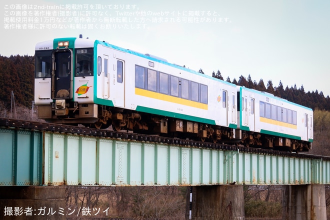 【JR東】キハ110-242+キハ110-243を使用した「りくと〜フォトウォーク!」が鳴子温泉まで運転を不明で撮影した写真