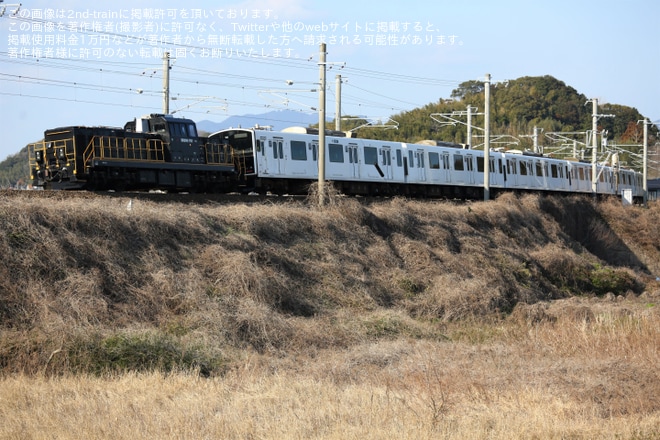 【JR九】305系W6編成が小倉総合車両センター出場配給を東郷〜東福間で撮影した写真