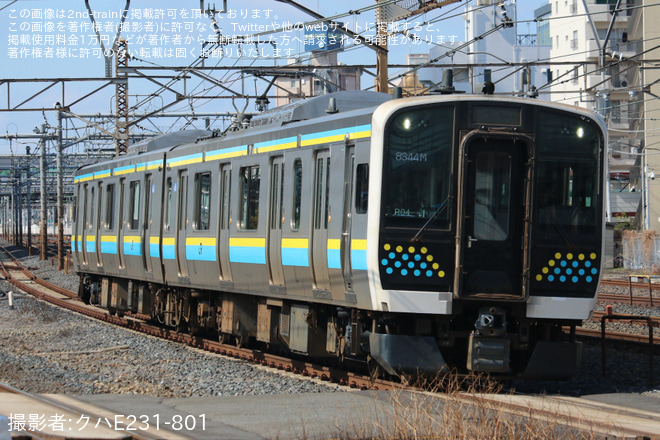【JR東】E131系R04編成大宮総合車両センター出場回送を蕨～西川口間で撮影した写真