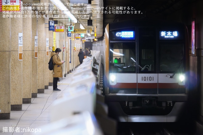 【メトロ】10000系10101Fの前面金色帯が無くなっていることが確認を不明で撮影した写真