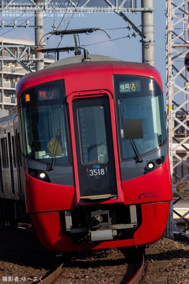 【西鉄】3000形3018編成「水都」が通常仕様の3015編成と連結して運転を不明で撮影した写真