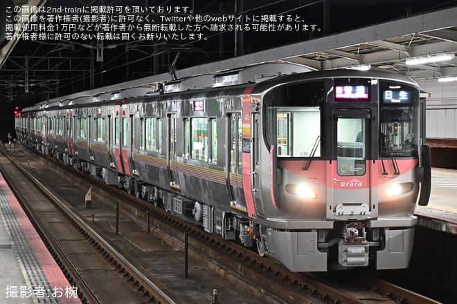 【JR西】227系L30編成とL31編成が営業運転開始を不明で撮影した写真