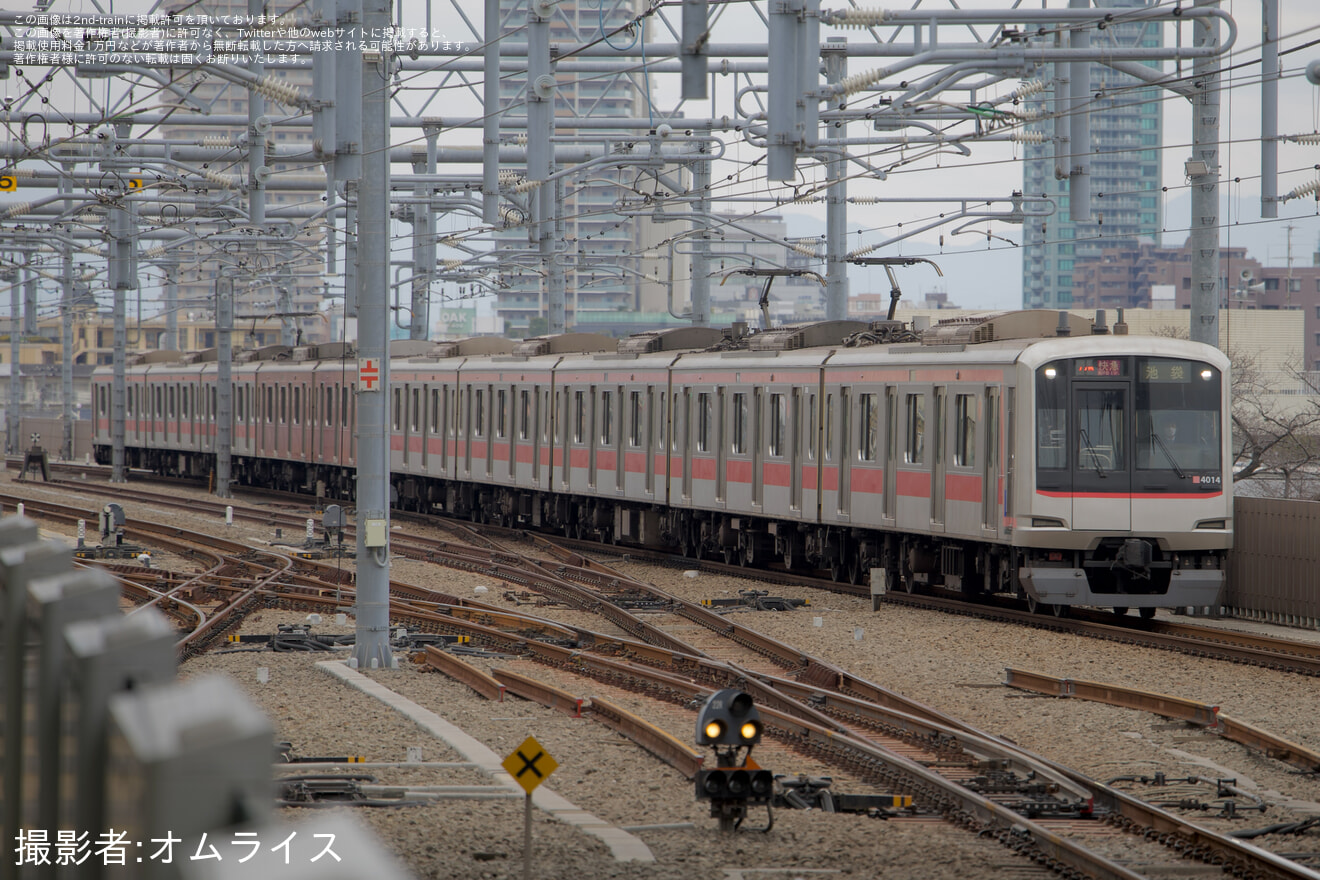 【西武】直通運転中止に伴う西武線池袋駅へ東急5050系4114Fと東京メトロ17000系17106Fが臨時入線の拡大写真