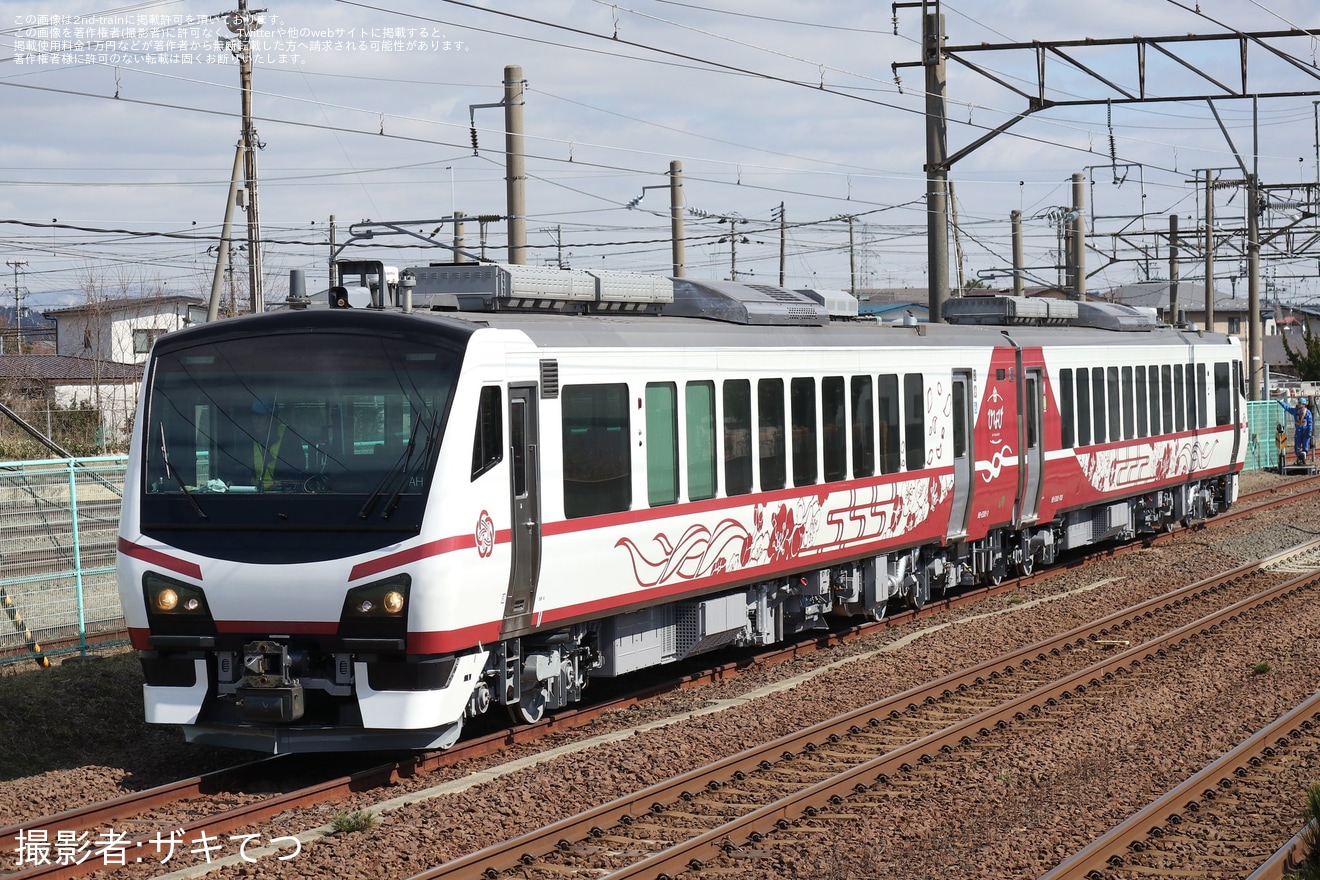 【JR東】HB-E300系 AH1編成 「ひなび」秋田総合車両センター構内試運転の拡大写真