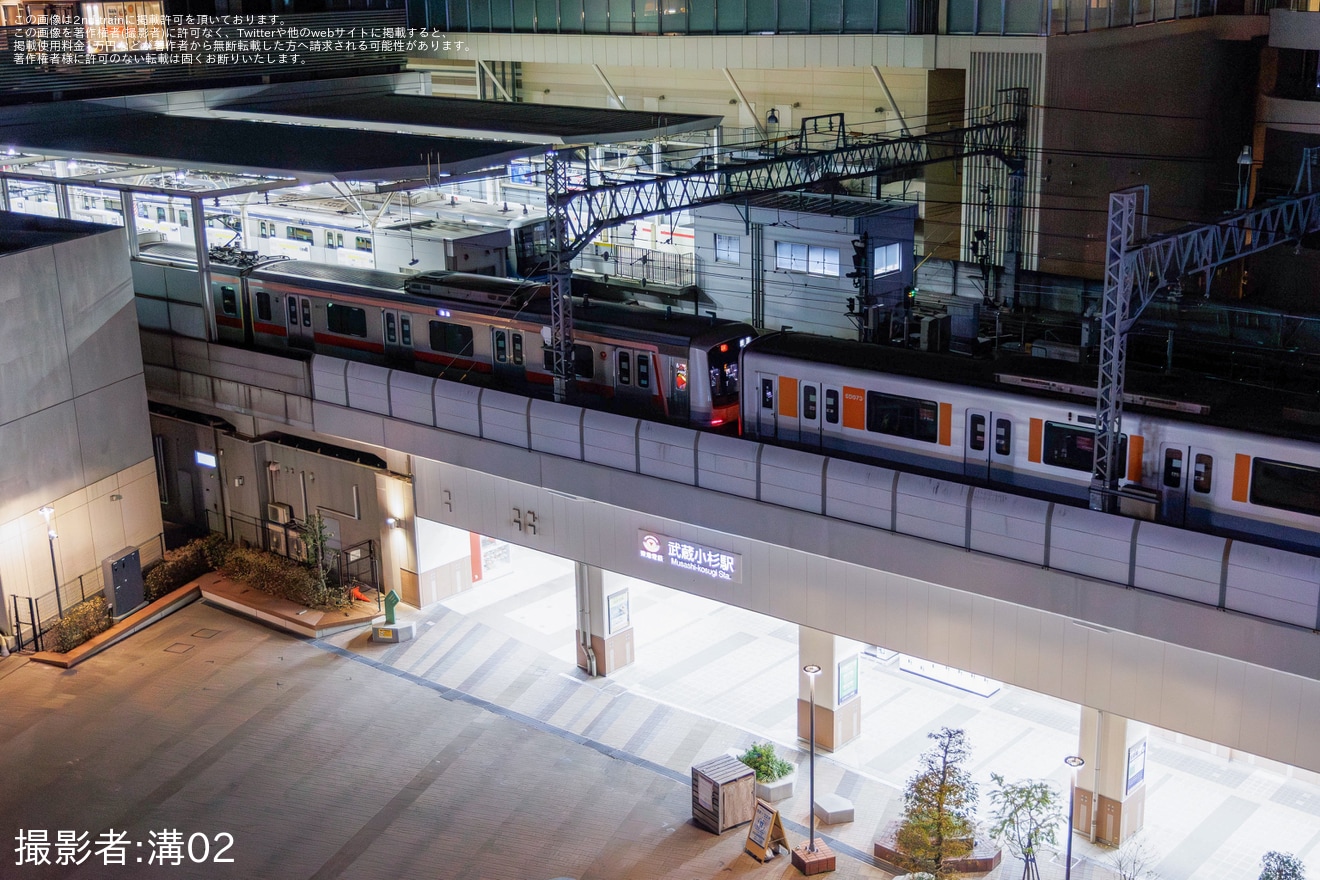 【東武】50070型51073Fを東急5050系4112Fが救援し回送の拡大写真