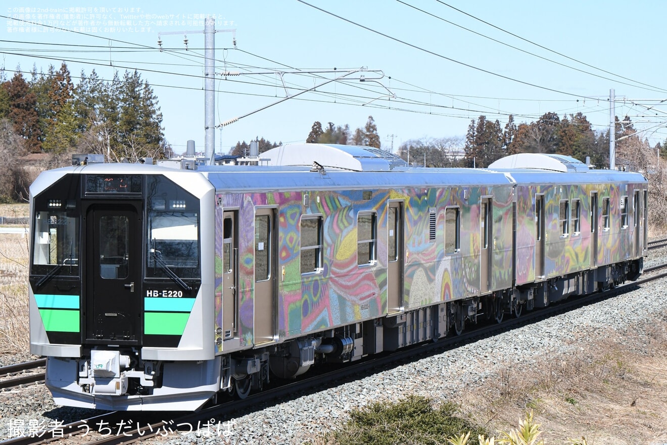 【JR東】HB-E220系ヘラルボニーアート作品「つながる風景」ラッピング列車運行開始の拡大写真