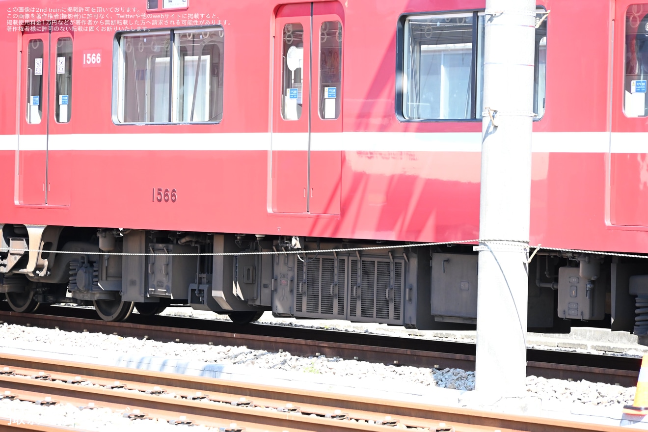 【京急】1500形1565編成(旧1607編成)が電源を落とした状態で久里浜工場で留置の拡大写真