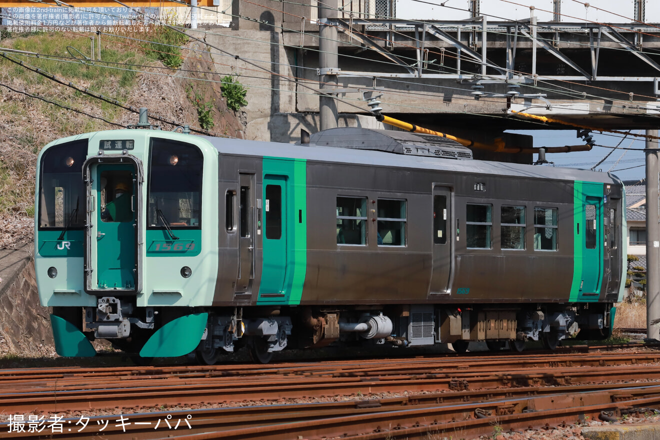 【JR四】1500形気動車1569号車が検査を終えて多度津工場出場の拡大写真