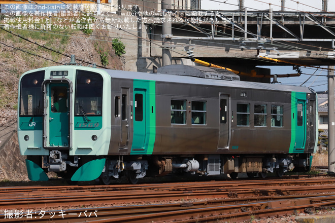 【JR四】1500形気動車1569号車が検査を終えて多度津工場出場を多度津駅で撮影した写真