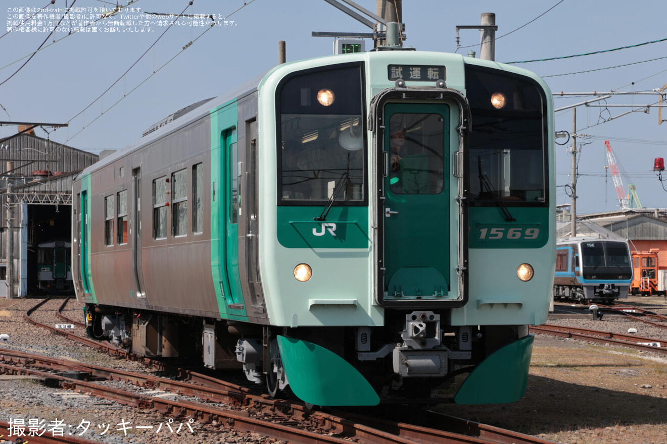 【JR四】1500形気動車1569号車が検査を終えて多度津工場出場の拡大写真