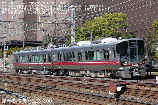 【JR西】521系U07編成吹田総合車両所本所出場試運転を島本～山崎間で撮影した写真