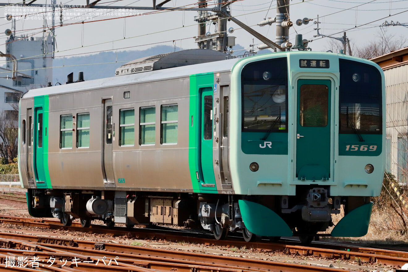 【JR四】1500形気動車1569号車が検査を終えて多度津工場出場の拡大写真