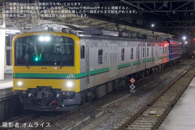 【JR東】SL伴走車オヤ12-1 配給輸送を高崎駅で撮影した写真