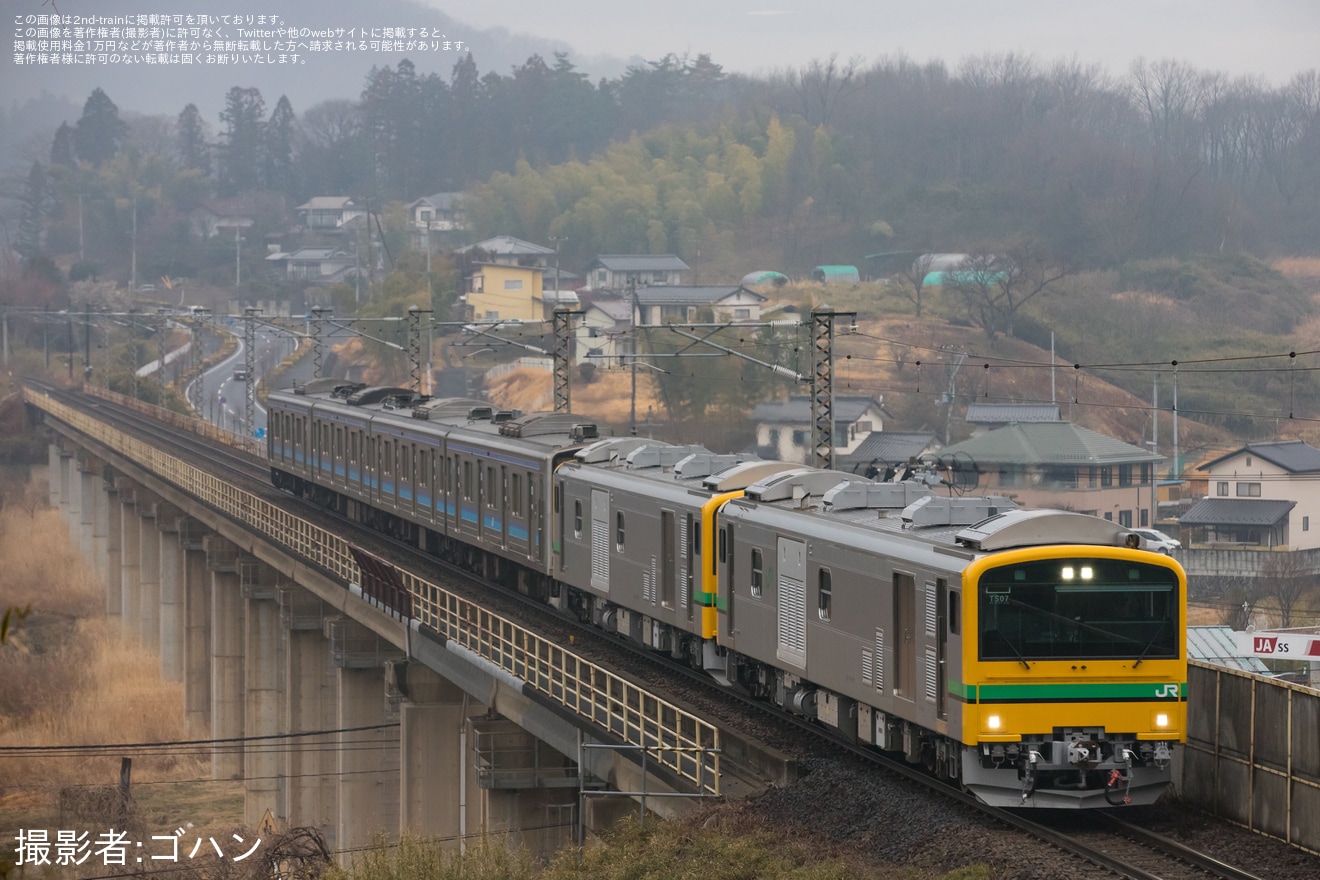 【JR東】205系センM18編成郡山総合車両センターへ配給輸送の拡大写真