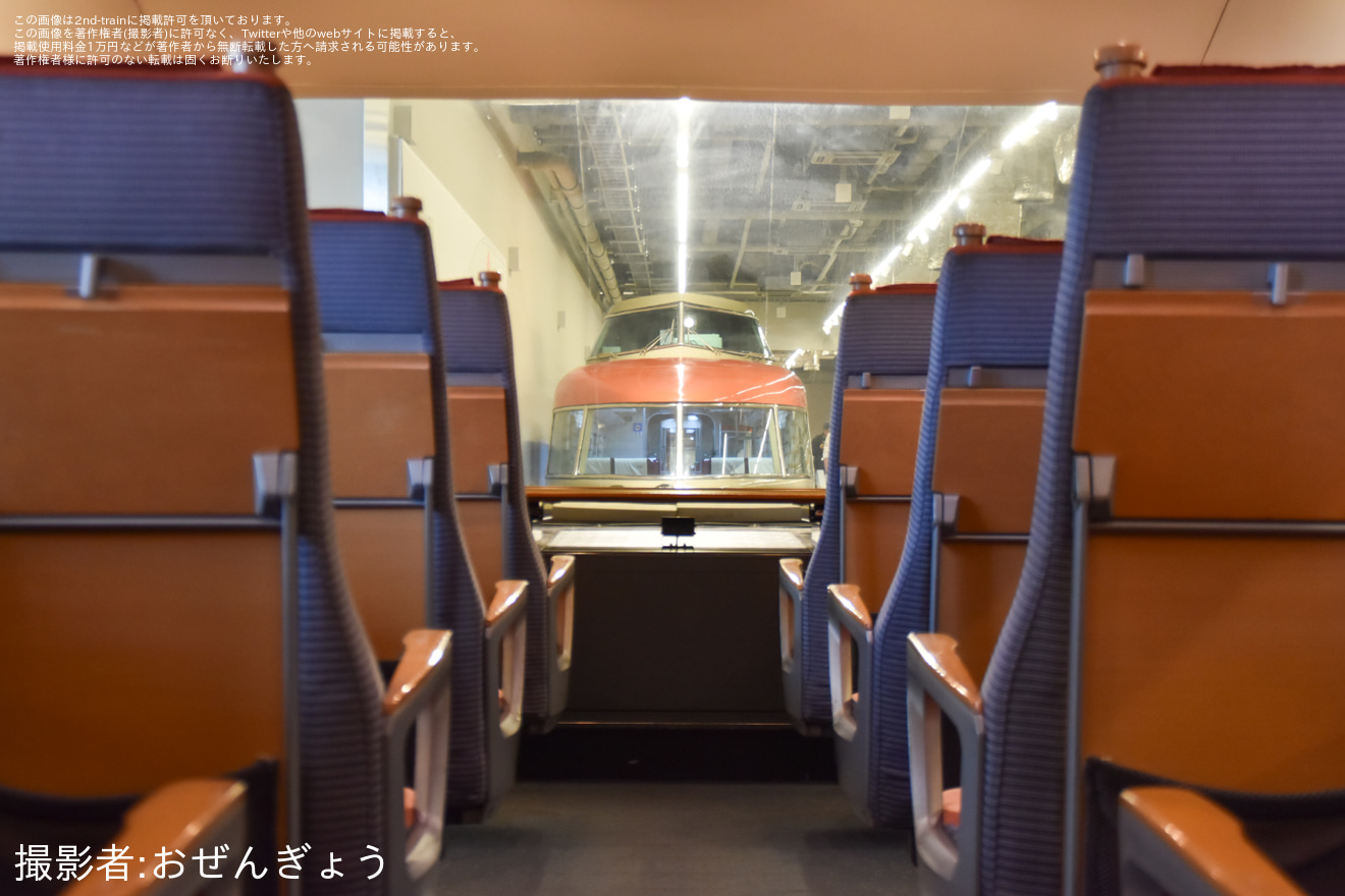 【小田急】50000形50001号車(VSE)ロマンスカーミュージアム展示開始の拡大写真