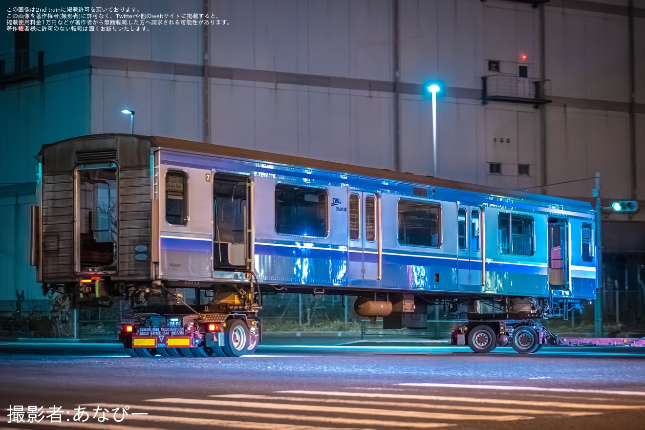 【東臨】りんかい線の70-000形Z10編成中間車が廃車陸送の拡大写真