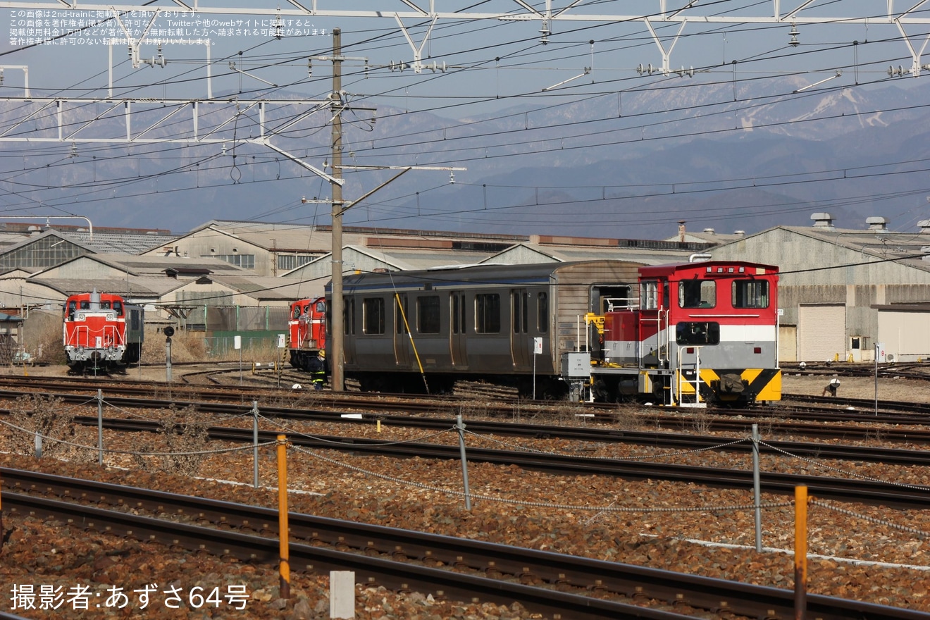 【JR東】長野総合車両センターで解体されずに残っているモハE216-2080の構内入れ換えが目撃の拡大写真