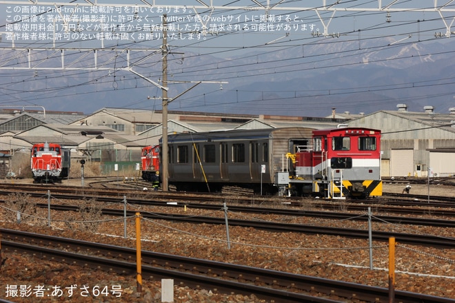 【JR東】長野総合車両センターで解体されずに残っているモハE216-2080の構内入れ換えが目撃（1枚目）