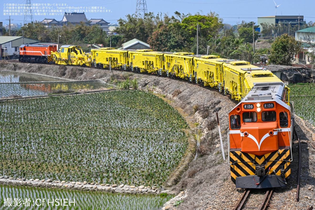 【台鉄】 台中港線でPlasser ＆ Theurer製の新型保線車両7両が出港回送、PBR400型も初登場の拡大写真